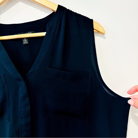 BANANA REPUBLIC Black Sleeveless Top | Minimalist Style | Medium * - Picture 3 of 6